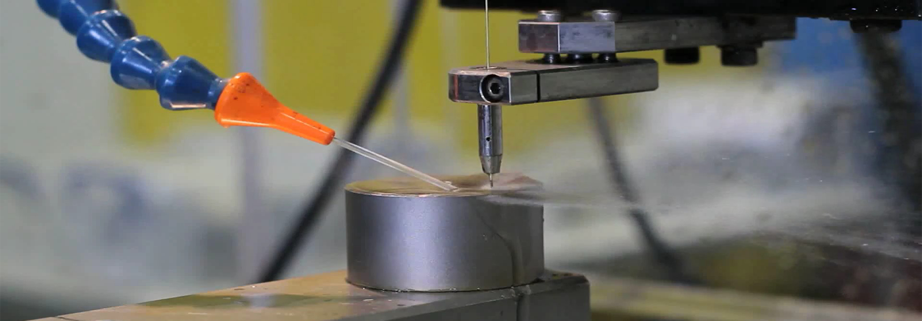 cnc-edm-process An illustration of the electrical discharge machining (EDM) process showing the interaction between the electrode and workpiece.